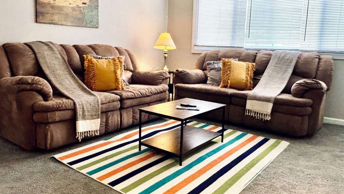 Columbus Apartment | cozy travelers retreat budget friendly 2 bedroom/13mins from osu and downtown