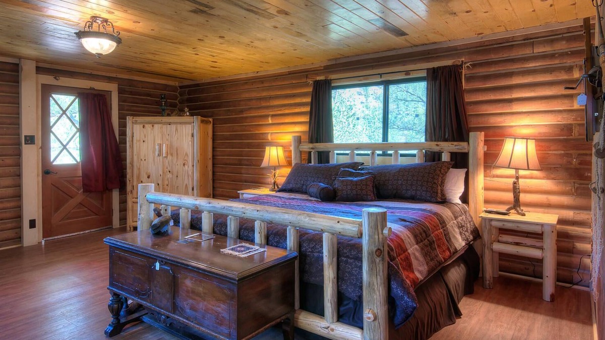 Weston Cabin | Cozy Trout cabin with infrared sauna
