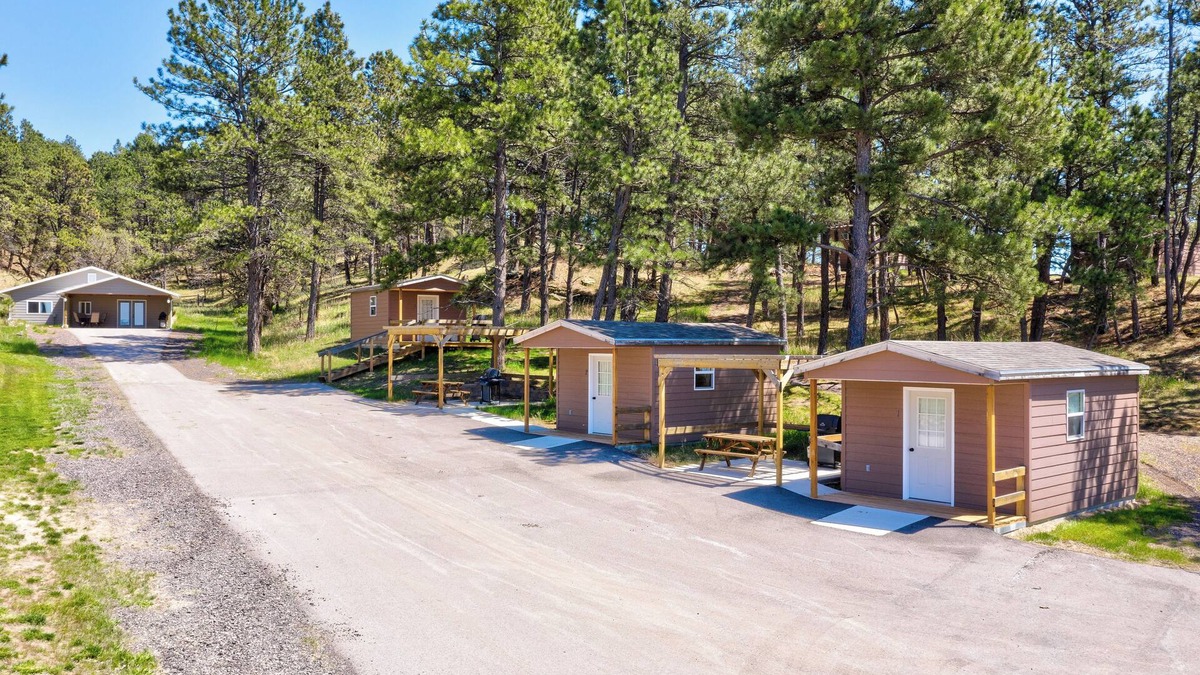 Crook County Cabin | Cozy twin and full bed cabin complete with WiFi, fitness room in superb Aladdin
