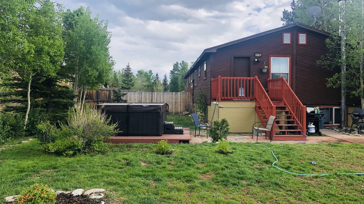 Willow Grove Condo | Cozy two Bedroom close to lake. Dogs Allowed. Semi private Hot Tub. Large Yard.