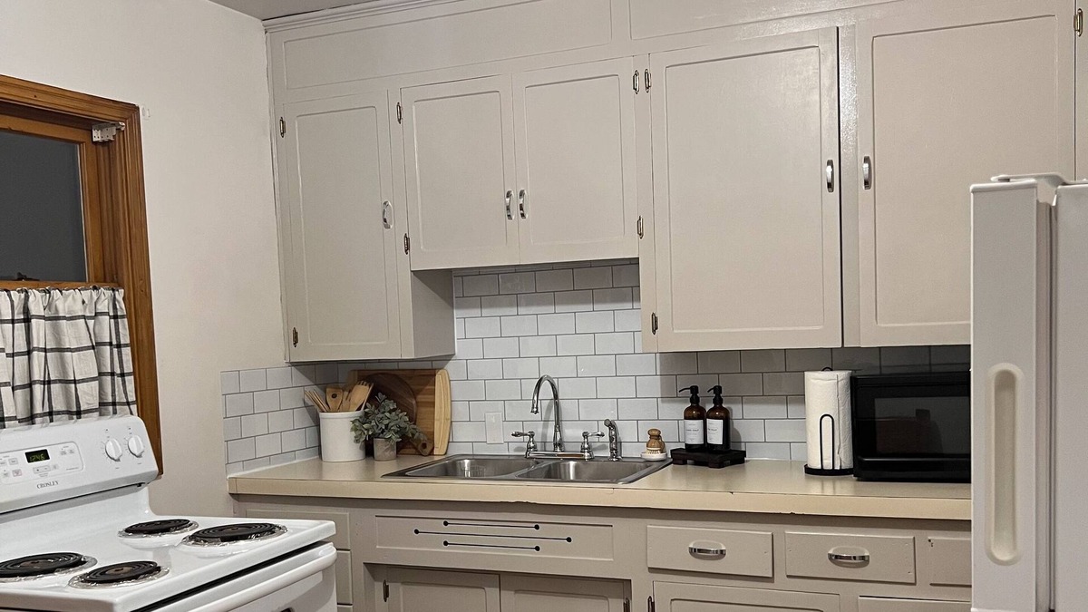Fairmont Apartment | Cozy two bedroom, fully furnished apartment