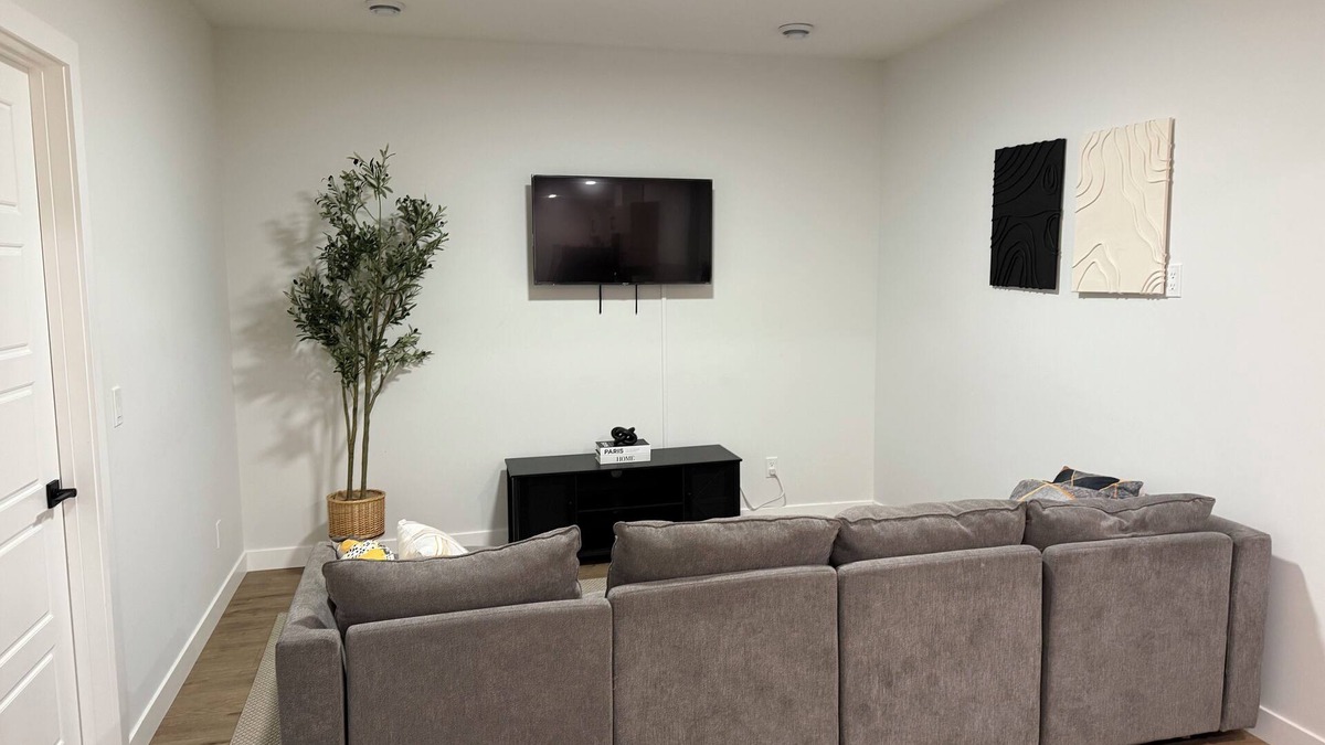 Southwest Calgary Apartment | Cozy two bedroom suite in South West Calgary