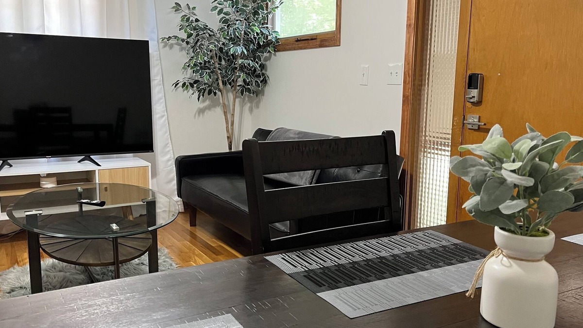 Merriam Villa | Cozy two bedroom Villa near downtown KC