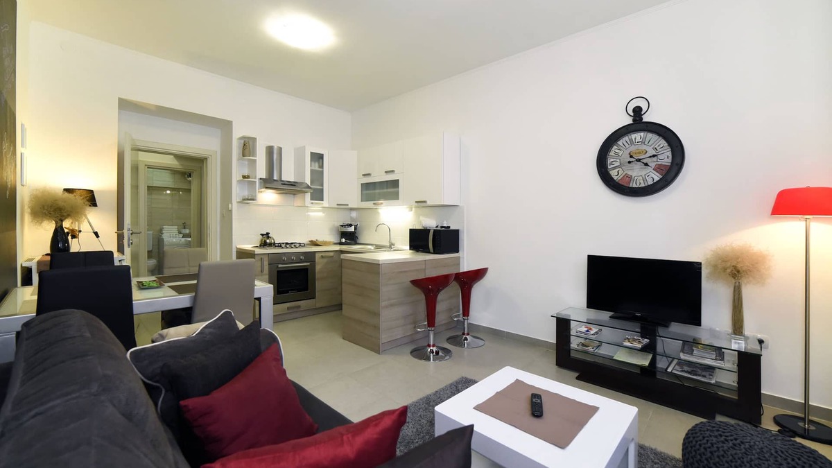 Zagreb Apartment | Cozy two bedrooms apartment in vivid neighborhood