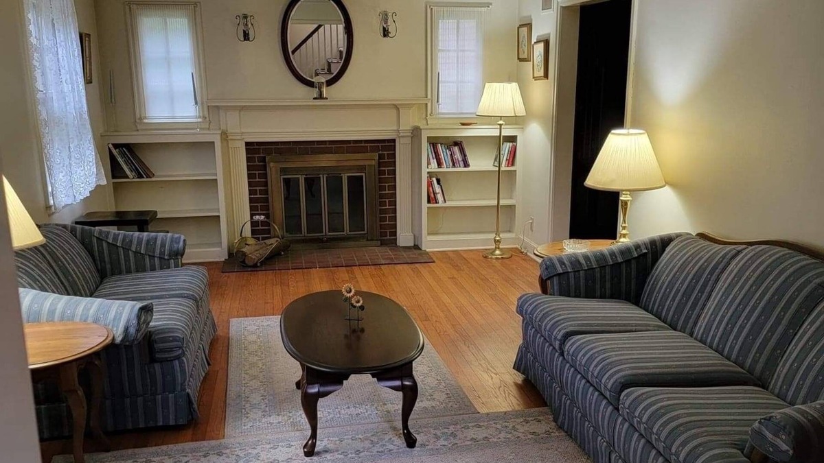 Torrington House | Cozy typical New England house with parking