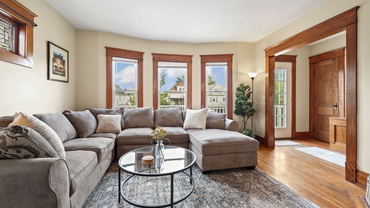 North Buffalo Apartment | Cozy Upper 3 bed 2 full bath + loft + balcony