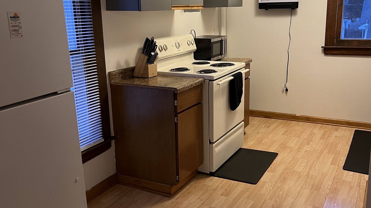 Saginaw Apartment | Cozy upstairs apartment