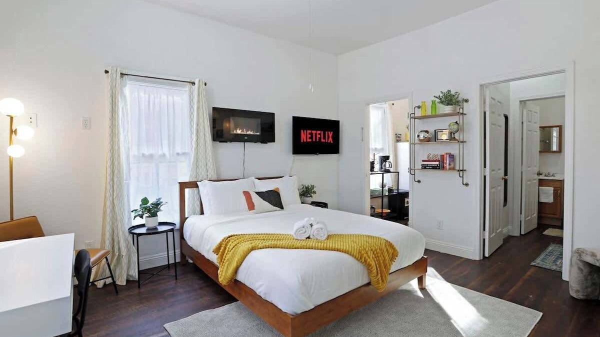 Alkali Flat Apartment | Cozy Upstairs Studio Near Downtown and the River