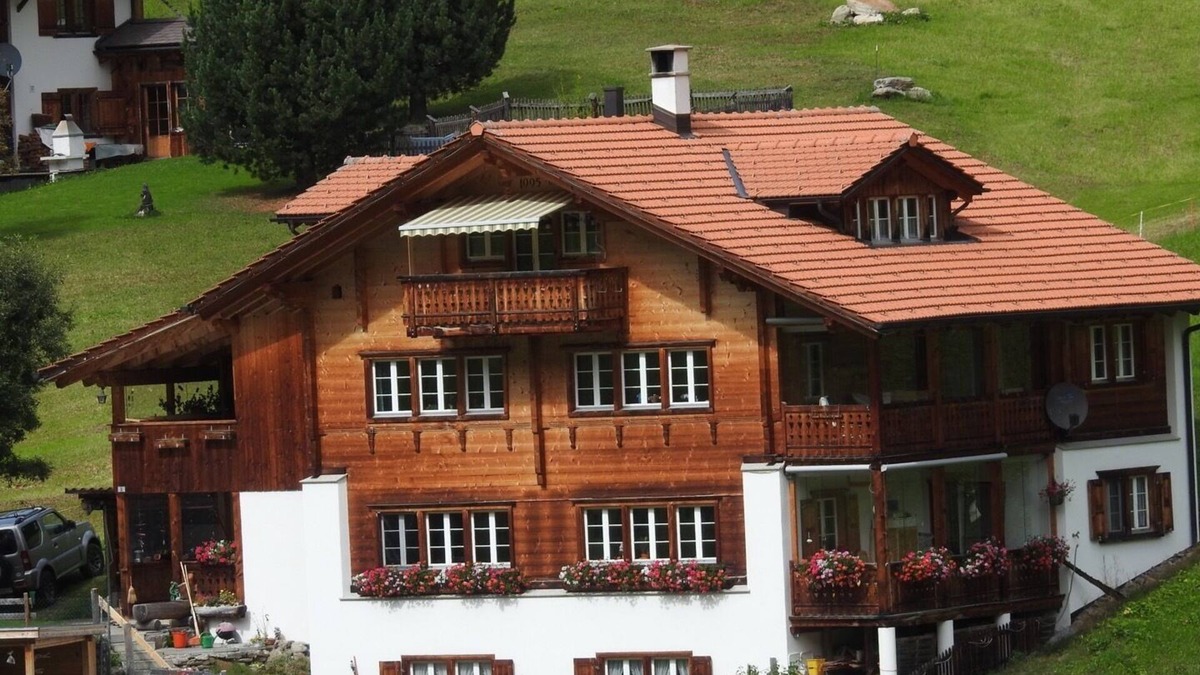 Davos Apartment | Cozy vacation apartment in the beautiful Sertig valley. Apartment in apartment building