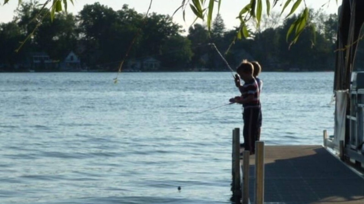 Howell House | Cozy Vacation Cottage on All Sports Lake Chemung ~ Includes Kayaks!