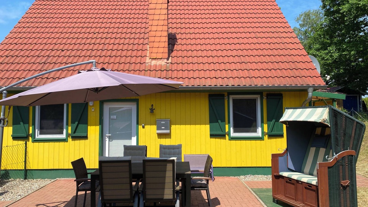 Muritz House | Cozy vacation home for families w. Dog, fenced, fireplace, 300m to Lake Plau