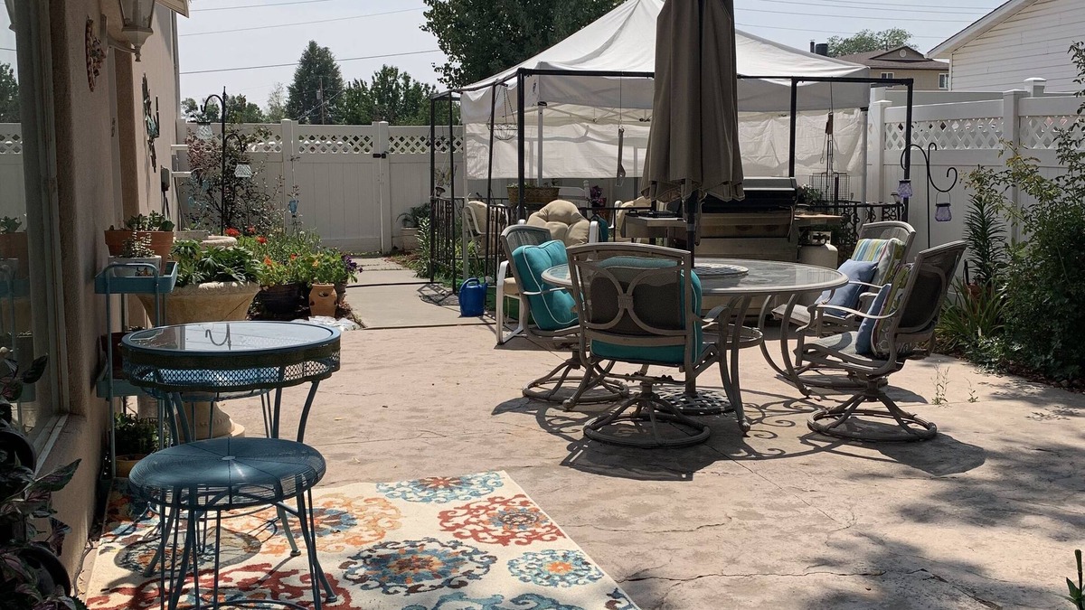Monticello House | Cozy Victorian home with inviting front porch and fenced back yard pet friendly.