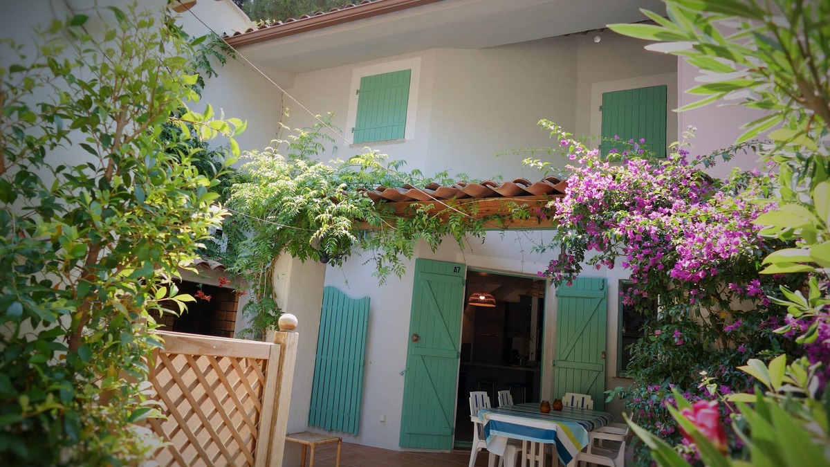 Lecci House | Cozy villa 🌞, air-conditioned, 5' walk to San Ciprianu beach 🌊