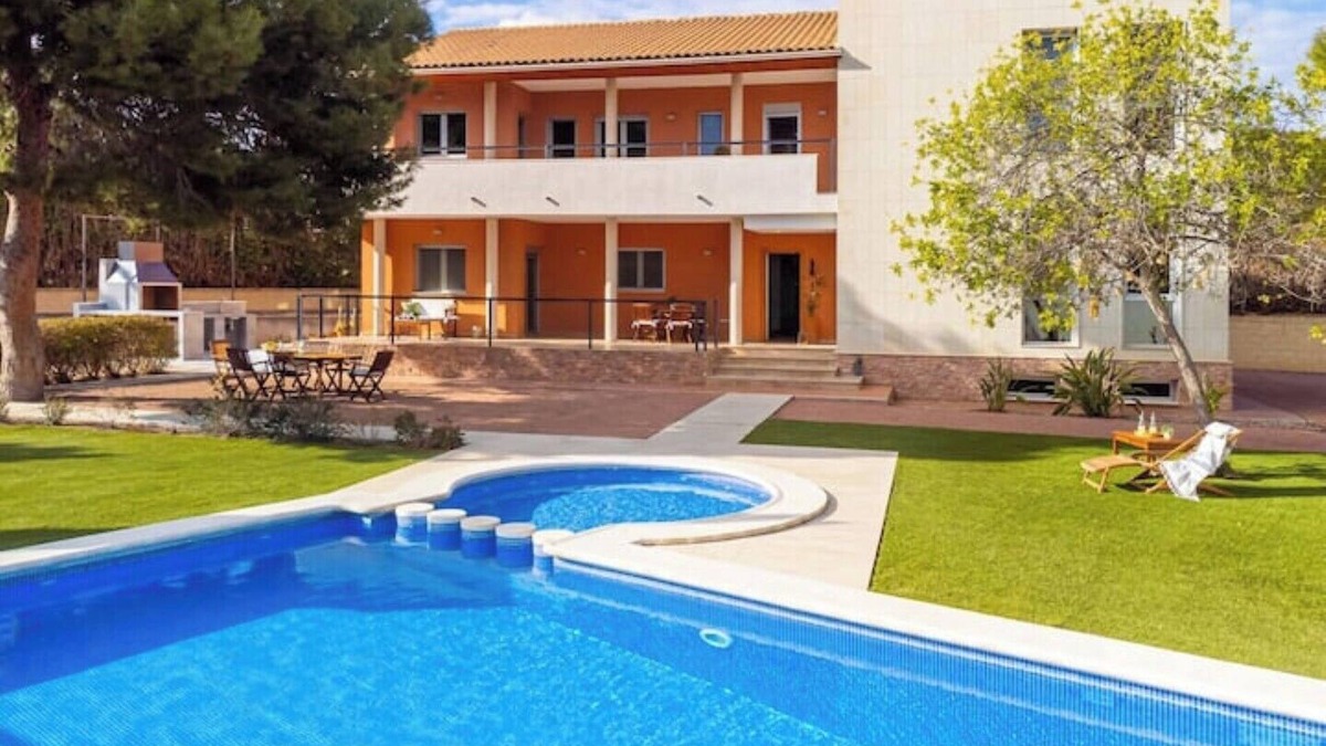 Alicante Villa | Cozy Villa in Alicante with swimming pool and barbecue