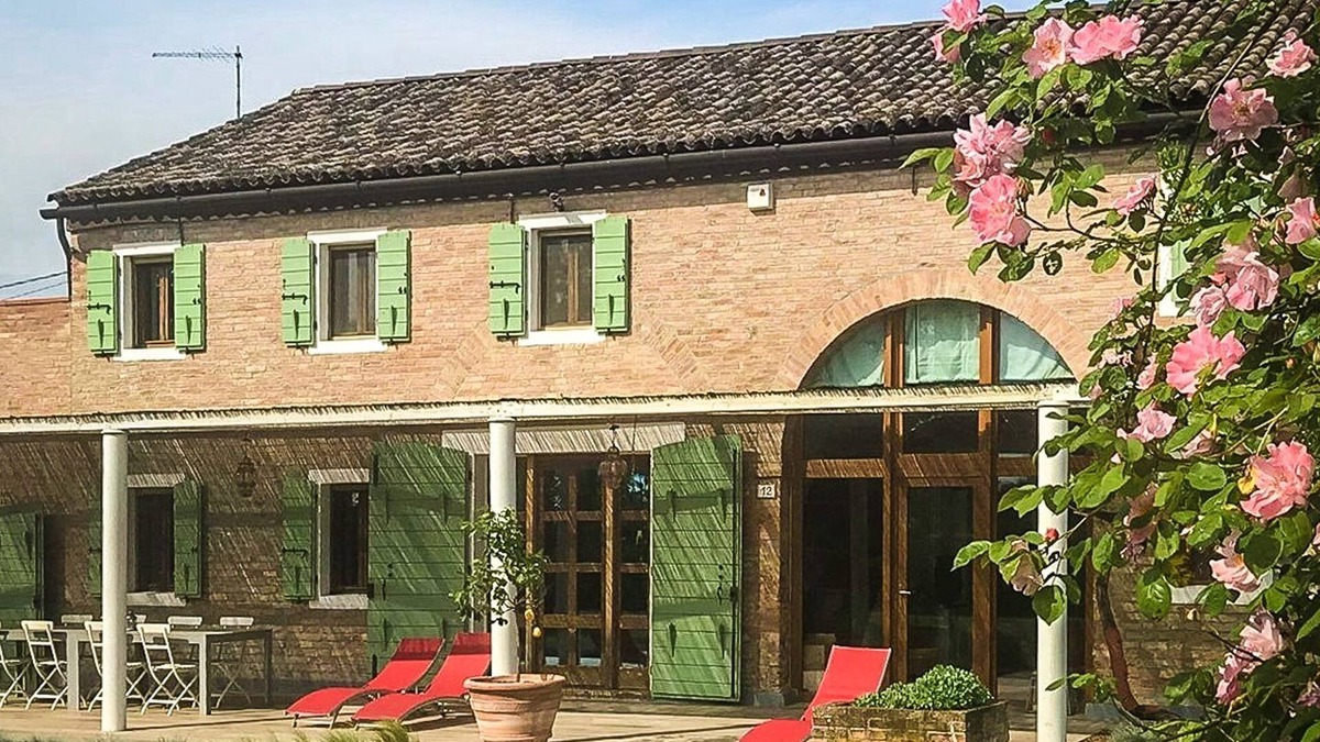 Camponogara House | Cozy villa with outdoor whirlpool and garden near Venice