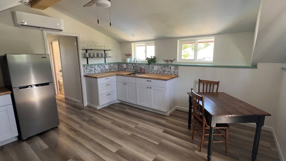 Canon City House | Cozy Vintage Carriage House Retreat