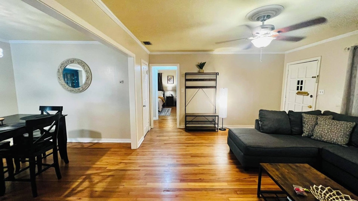 McAllen House | Cozy, Vintage Casita in The Heart of McAllen, Texas