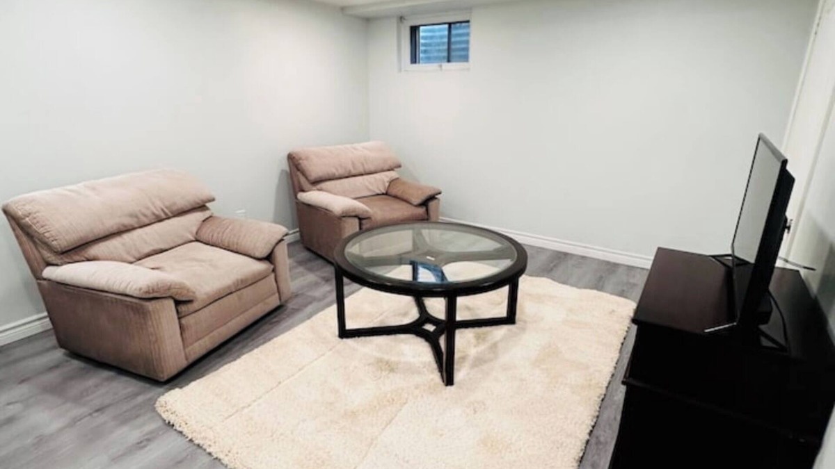 Thornhill House | "Cozy Walkout Basement Suite with Private Entrance"nn