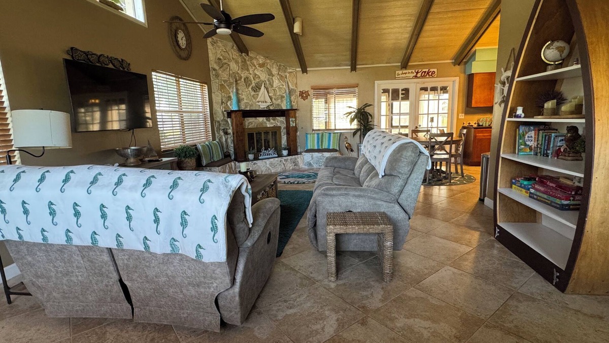 Taylor Creek House | Cozy Water Front 2 bedroom 2 bathroom Home with Lake Access