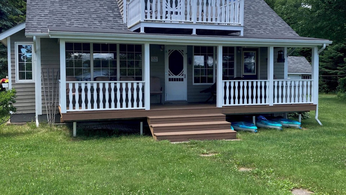 Shemogue Cottage | Cozy Waterfront Cottage on the Tidnish River