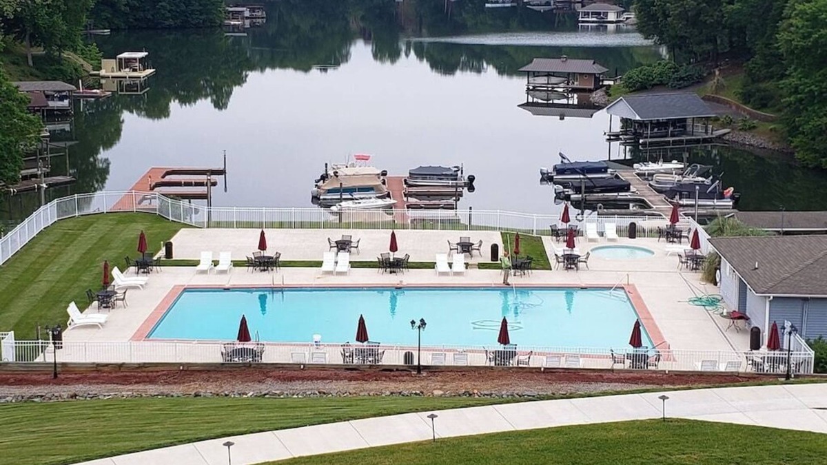 North Shore Condo | Cozy WATERFRONT condo in a quiet cove. Private Boat launch