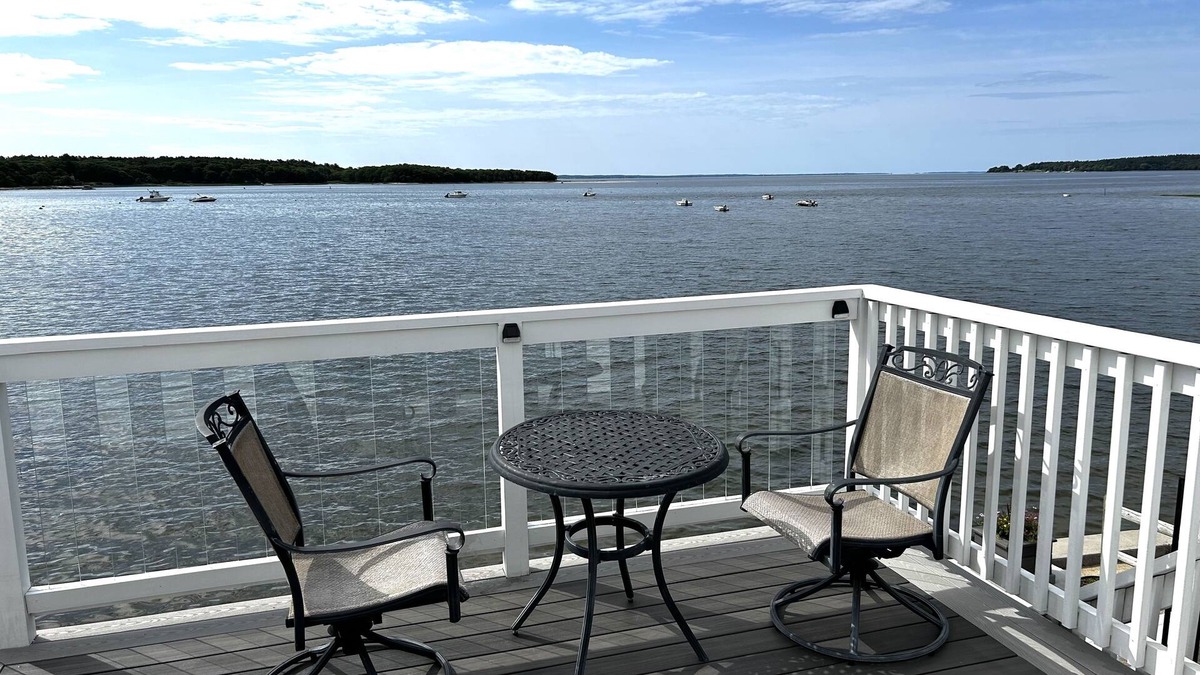 Wareham Center Cottage | Cozy Waterfront Cottage