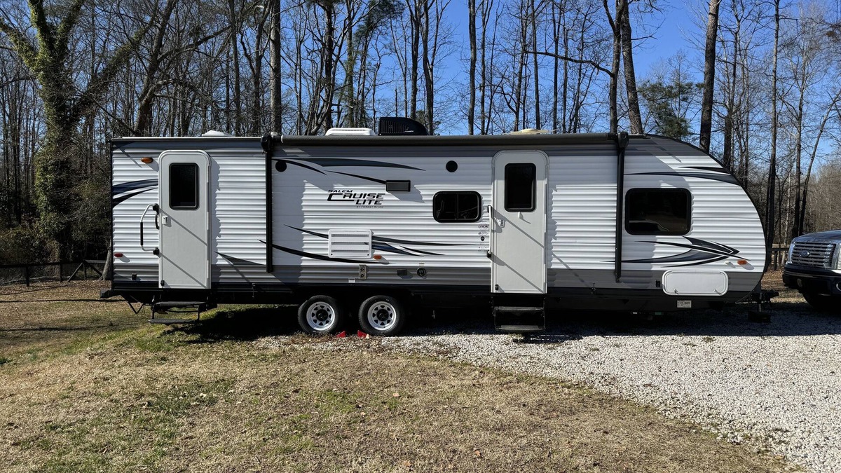Modoc RV Rental | Cozy Waterfront RV Site for Masters Week