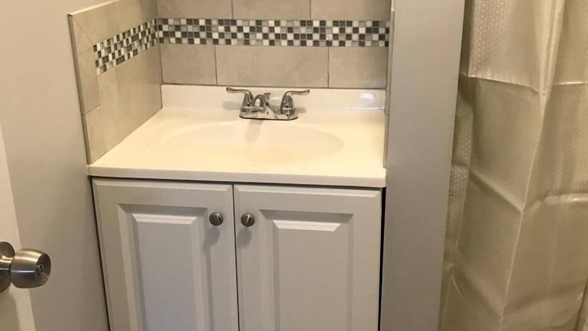 Wheatley Heights Apartment | Cozy Wheatley Heights Getaway, close to the LIRR station