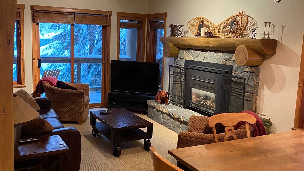Nordic Estates House | Cozy Whistler Creekside Ski-in/Ski-out Cabin - w/Whistler Village Parking Spot
