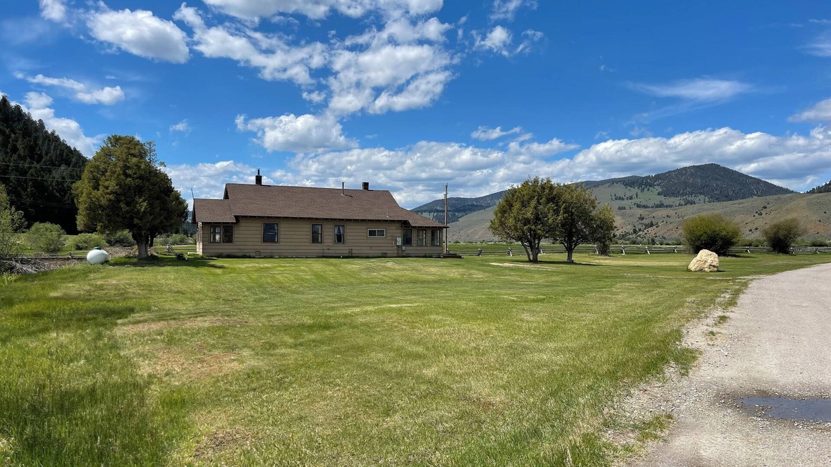 Wise River House | Cozy Wise River Retreat with river access, beautiful surroundings