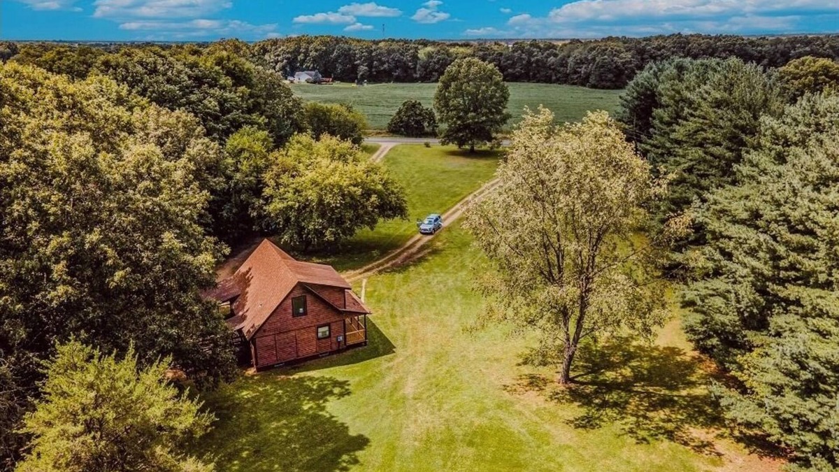 Scotts Cabin | Cozy woodland cabin in Scotts - 9 acres all to yourself!
