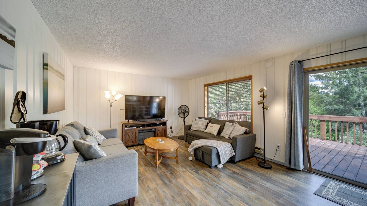 Worley Cabin | Cozy Worley Cabin w/Lake Access + Gas Grill!