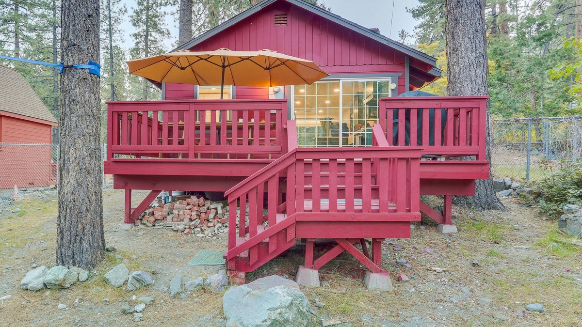 Wrightwood Cabin | Cozy Wrightwood Cabin: Family & Pet Friendly!