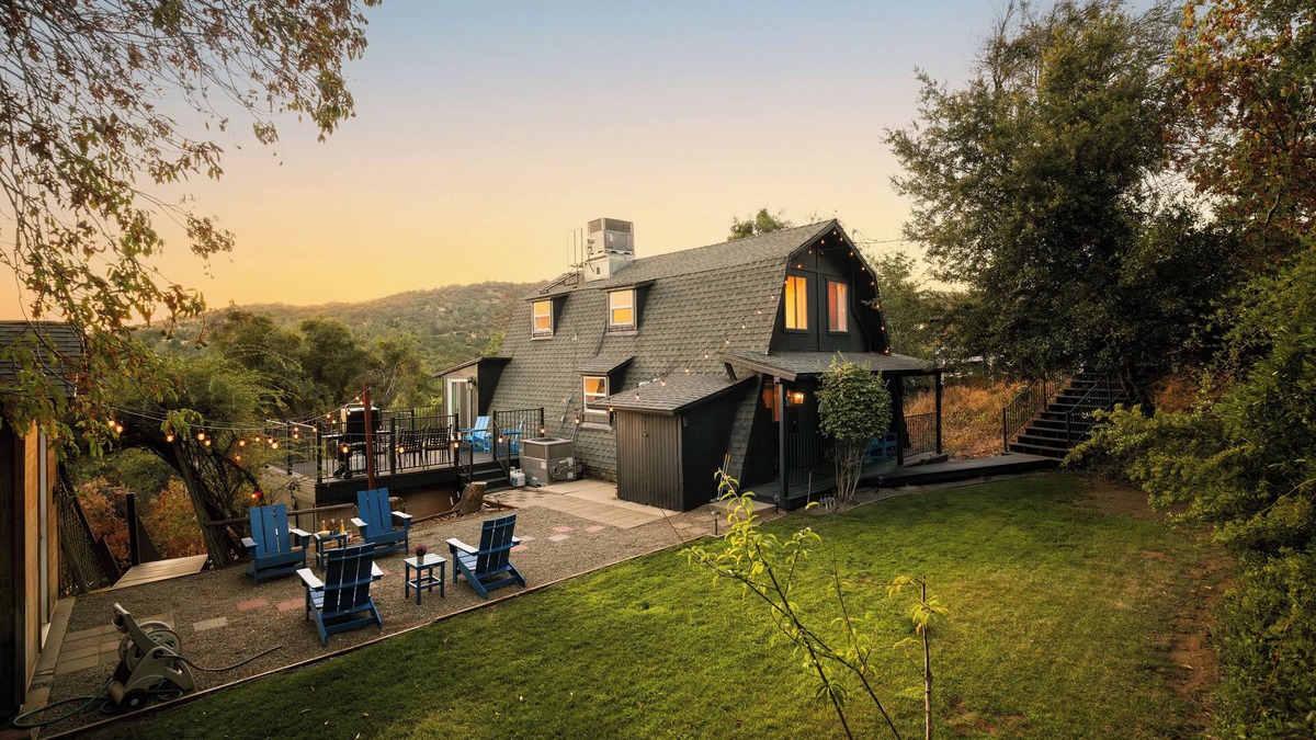 Yosemite Forks Cabin | Cozy Yosemite 3-BR Sunset Mountain Views