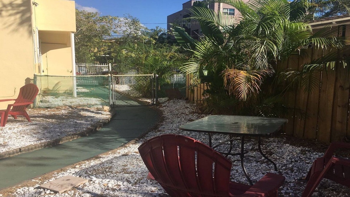 Northeast Miami Apartment | Cozy2 Short/Long Term Vacation Apartment
