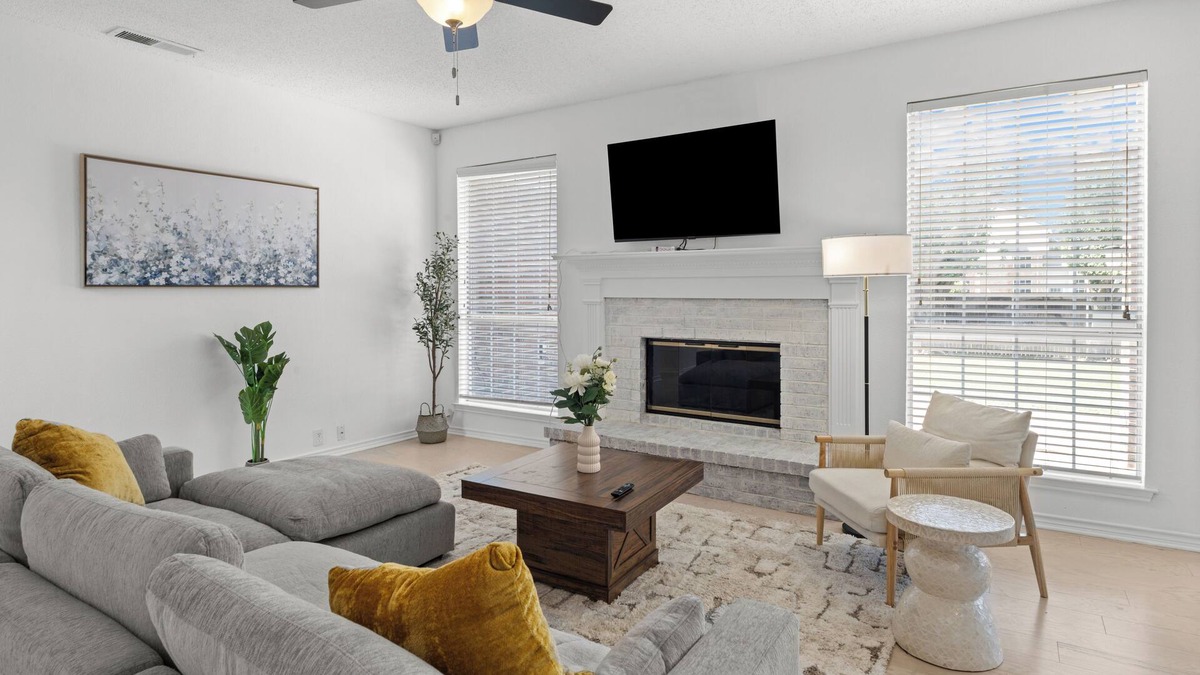 Carrollton House | Cozy4B2.5B|Lush Backyard for leisure|Fully furnished|Garage access #42456