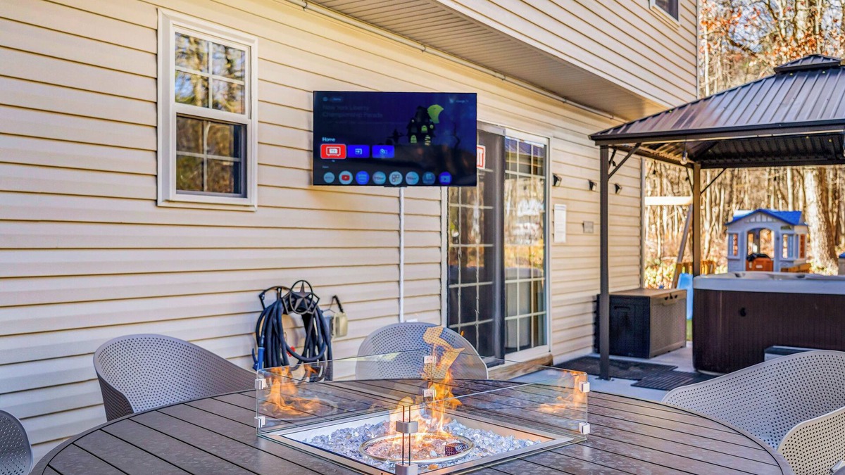 Mount Pocahontas House | CozyPoCoNoGetawaySecluded Home with Hot TUB, Fast Wi-FI, pet friendly