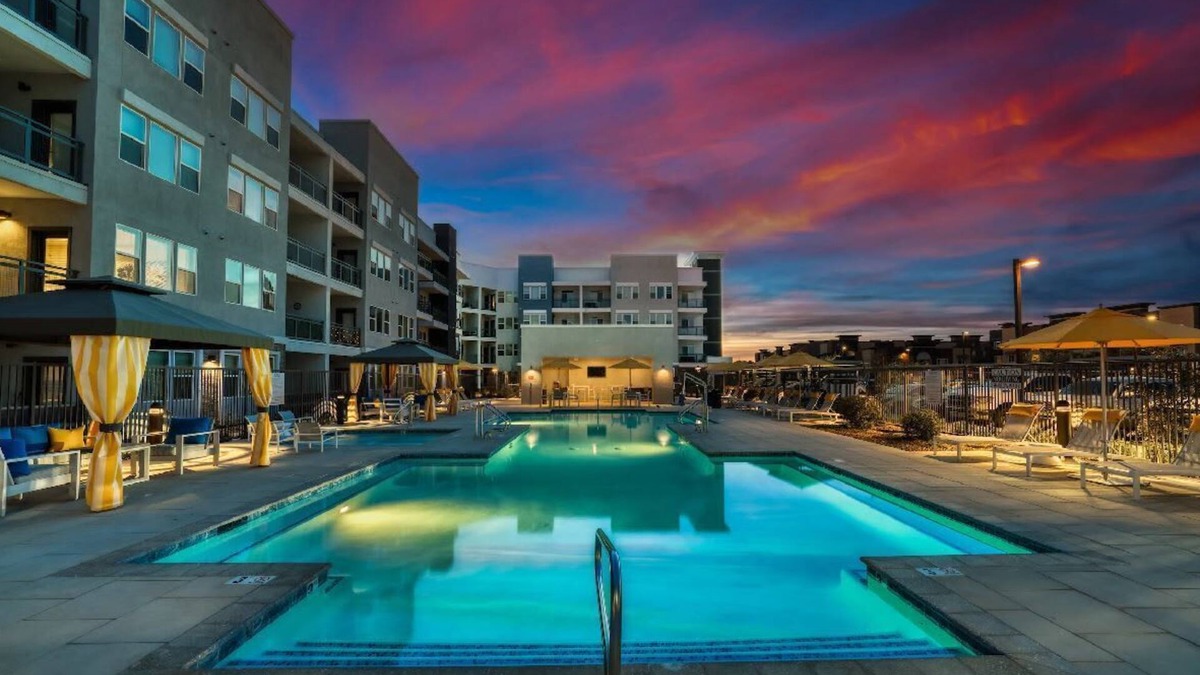 Glendale Sports and Entertainment District Apartment | CozySuites at Westgate