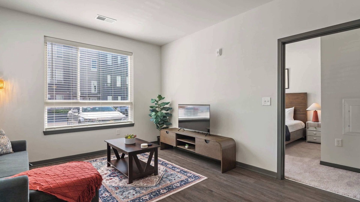 Indianapolis Apartment | CozySuites Ayr | parking, pool, gym #01