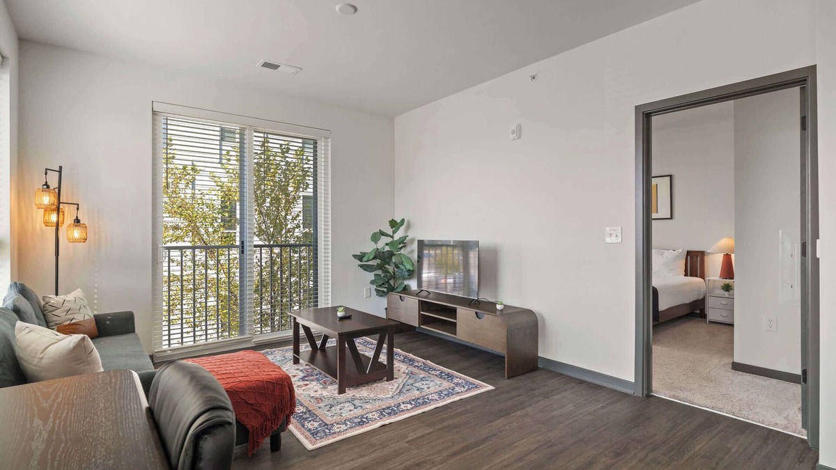 Indianapolis Apartment | CozySuites Ayr | parking, pool, gym #03