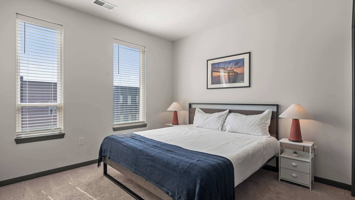 Indianapolis Apartment | CozySuites Ayr | parking, pool, gym #05