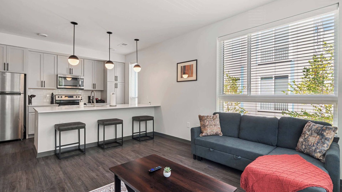 Indianapolis Apartment | CozySuites Ayr | parking, pool, gym #06
