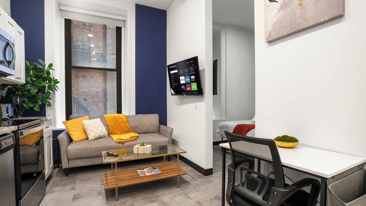 Cultural District Apartment | CozySuites Chic 1BR in Downtown Pitts #6