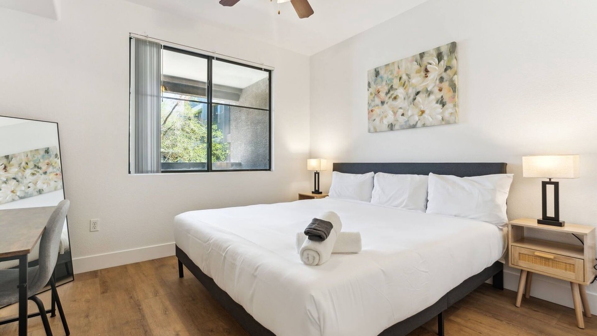 Glendale Sports and Entertainment District Apartment | CozySuites Glendale - Westgate with pool! 12