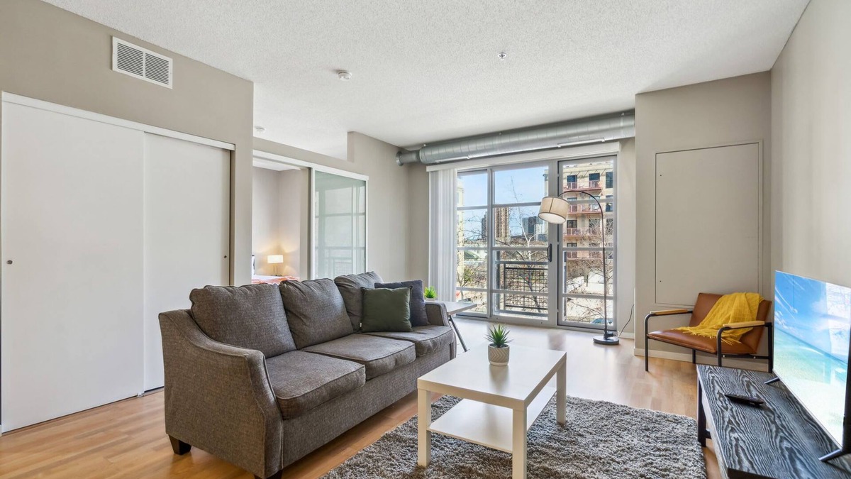Mill District Apartment | CozySuites Mill District with pool, gym #11