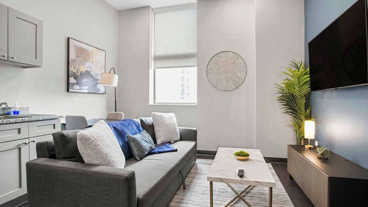 Cultural District Apartment | CozySuites Modern 1BR in Downtown Pitts 9