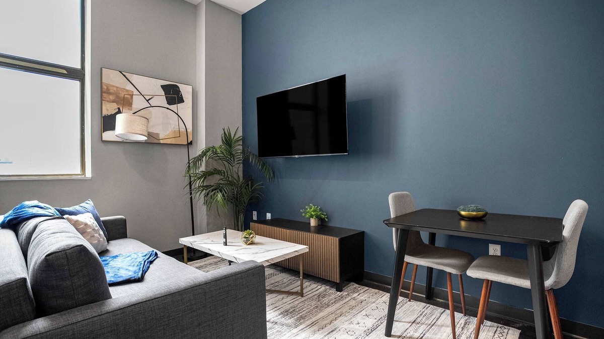 Cultural District Apartment | CozySuites | Modern 1BR in Downtown Pitts 10