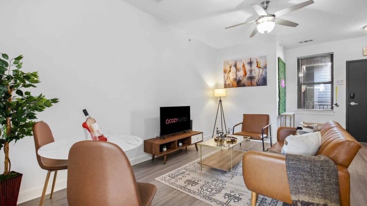 Music Row Apartment | CozySuites Music Row Spacious 1BR free parking 56