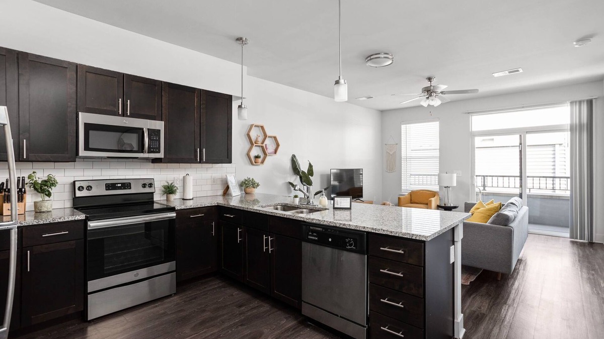 Indianapolis Apartment | Cozysuites Stylish 4BR the heart of Nora