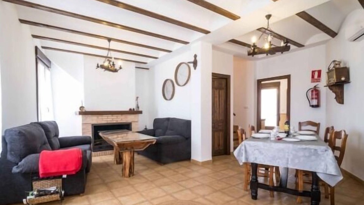 Canaleja Cottage | CR El Charquillo Eugenia for 4 persons with whirlpool bathtub